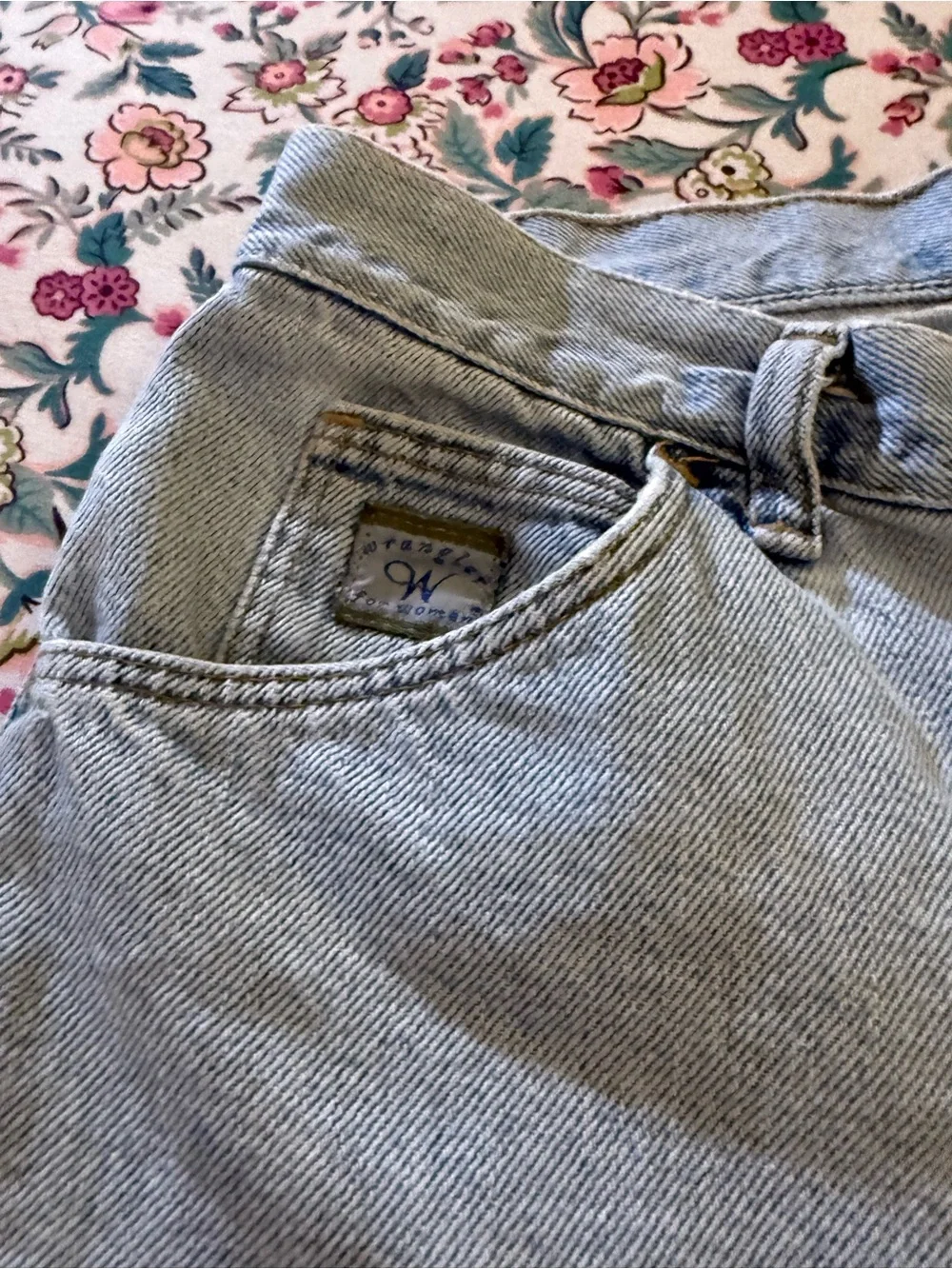 Light Wash Vintage Wrangler Denim Shorts - Women's Casual High-Rise